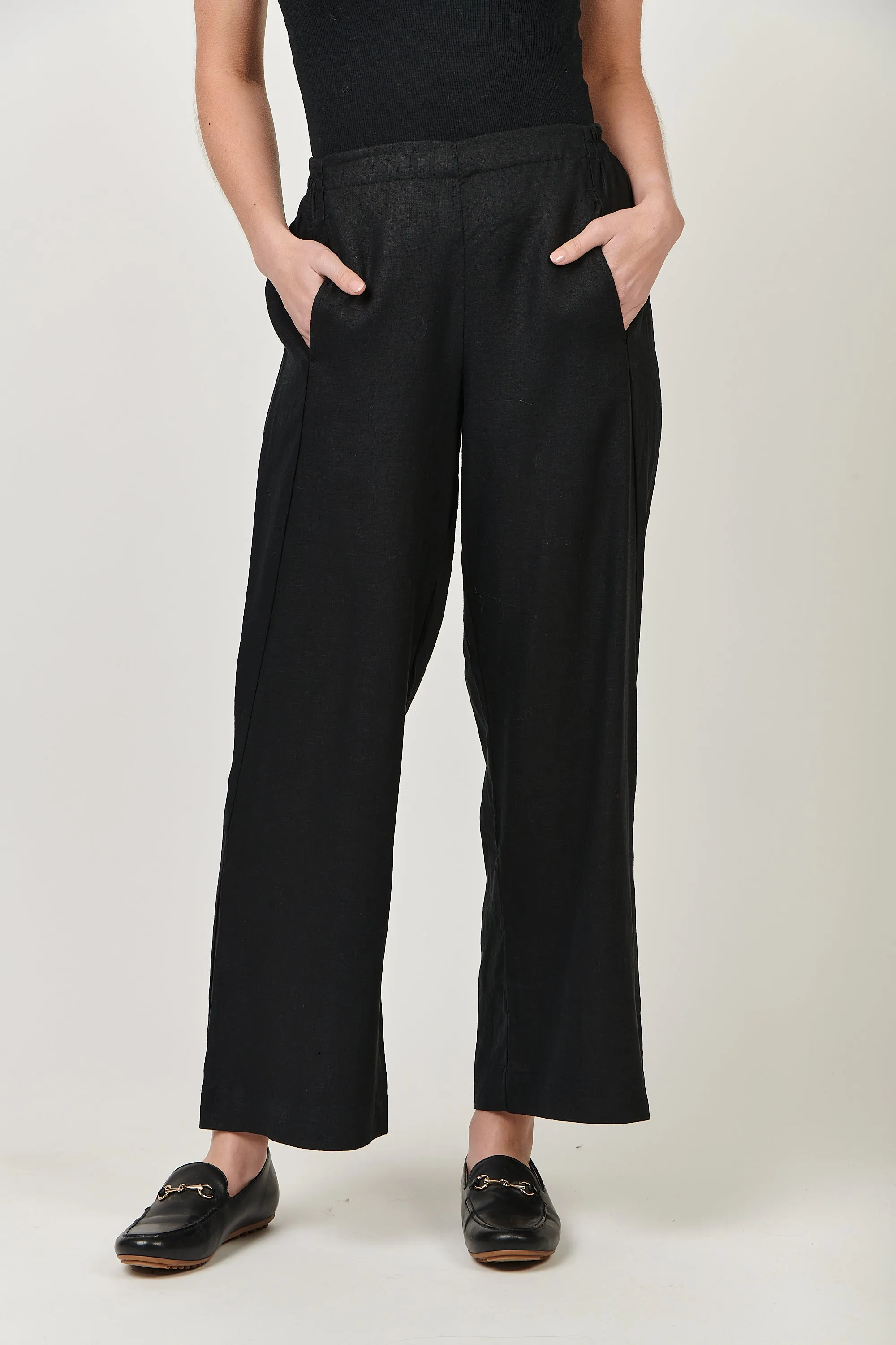 GA398 Straight Leg Pant in Black